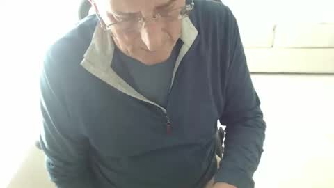 Snapshot of mbeastie chatting on 03-06-25, 07:43 Beastie online show from 03-06-25, 07:43