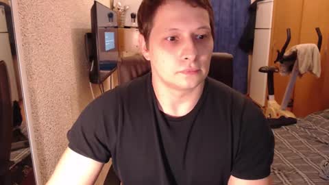 Snapshot of mclovi19 chatting on 12-22-24, 11:00 mclovi19 online show from 12-22-24, 11:00