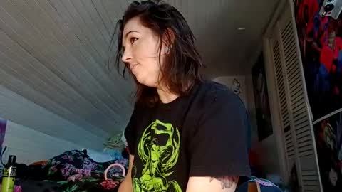 Snapshot of me_and_mrsjones chatting on 12-01-24, 06:41 Judy with da booty online show from 12-01-24, 06:41