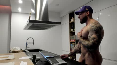 Snapshot of mealphamale chatting on 12-16-25, 06:57 Alpha Male online show from 12-16-25, 06:57