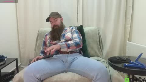 Snapshot of meaty_roll chatting on 12-12-24, 03:32 Meaty Roll online show from 12-12-24, 03:32