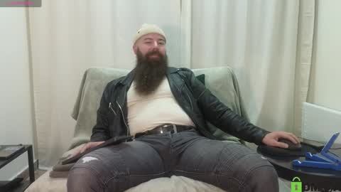 Snapshot of meaty_roll chatting on 12-13-24, 03:27 Meaty Roll online show from 12-13-24, 03:27