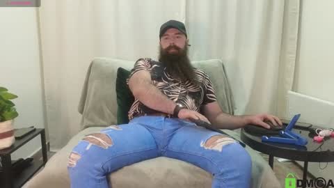 Snapshot of meaty_roll chatting on 12-14-24, 06:35 Meaty Roll online show from 12-14-24, 06:35