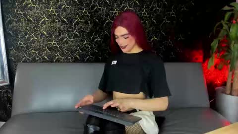 Medusa Ts online show from 11-02-25, 11:23