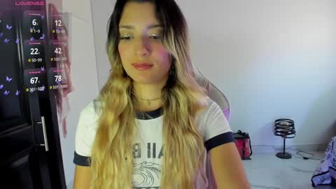 Snapshot of meduza_sexy_caramel chatting on 01-22-25, 04:02 Baio online show from 01-22-25, 04:02