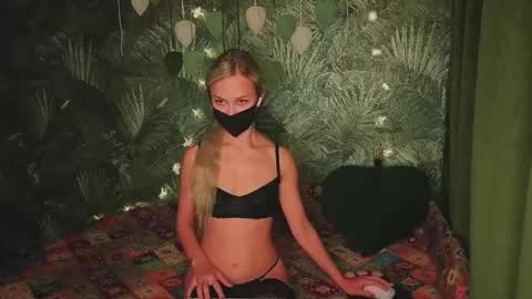 Snapshot of meeeewmeeeeow chatting on 10-02-25, 02:29 meeeewmeeeeow online show from 10-02-25, 02:29