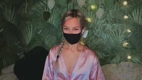 Snapshot of meeeewmeeeeow chatting on 10-13-25, 11:16 meeeewmeeeeow online show from 10-13-25, 11:16