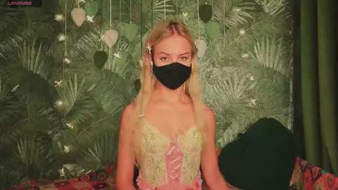 Snapshot of meeeewmeeeeow chatting on 11-07-25, 04:01 meeeewmeeeeow online show from 11-07-25, 04:01