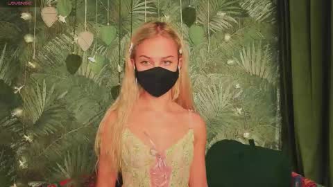 Snapshot of meeeewmeeeeow chatting on 11-07-25, 08:31 meeeewmeeeeow online show from 11-07-25, 08:31