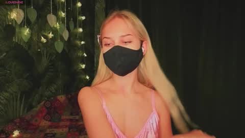 Snapshot of meeeewmeeeeow chatting on 11-27-25, 09:28 meeeewmeeeeow online show from 11-27-25, 09:28