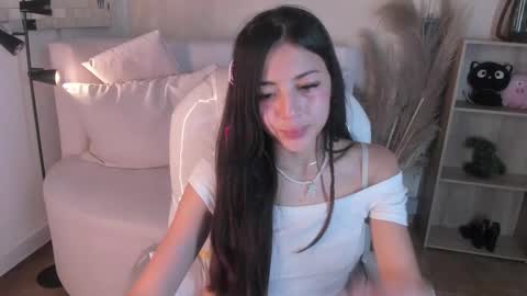 Snapshot of meelanny_ds chatting on 02-11-25, 04:55 online show from 02-11-25, 04:55