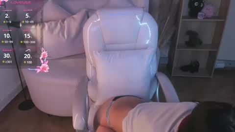 Snapshot of meelanny_ds chatting on 02-12-25, 04:54 online show from 02-12-25, 04:54