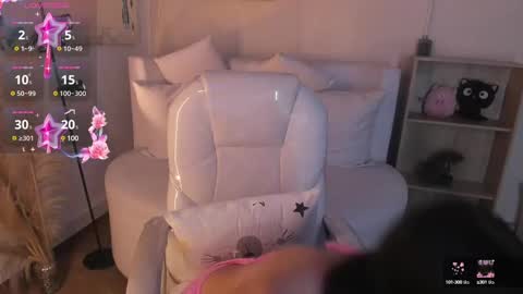 Snapshot of meelanny_ds chatting on 03-06-25, 05:35 online show from 03-06-25, 05:35