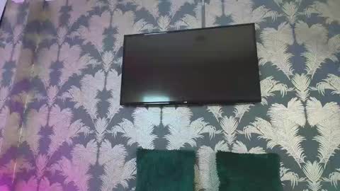 Carolina Paez online show from 12-15-24, 01:46