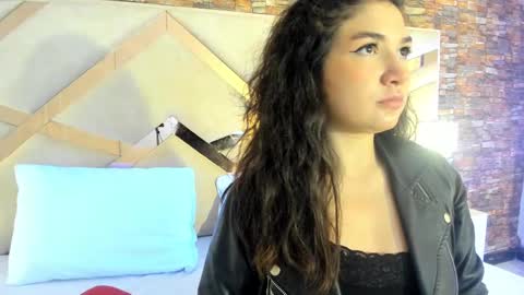 Snapshot of megan_devon chatting on 10-08-25, 01:09 online show from 10-08-25, 01:09