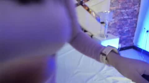 Snapshot of megan_devon chatting on 10-11-25, 12:15 online show from 10-11-25, 12:15