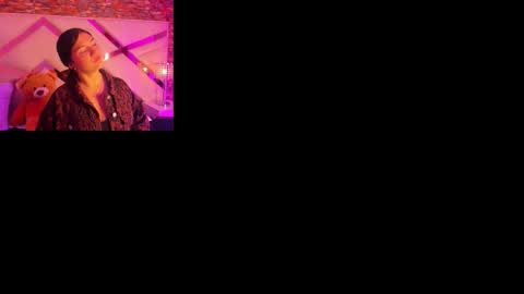 Snapshot of megan_devon chatting on 10-15-25, 12:27 online show from 10-15-25, 12:27