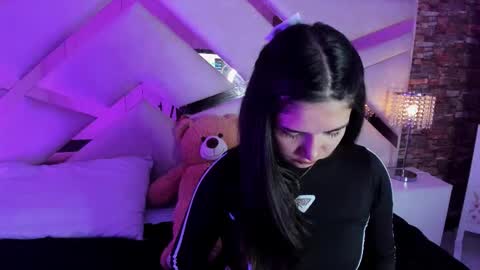 Snapshot of megan_devon chatting on 11-05-25, 11:43 online show from 11-05-25, 11:43