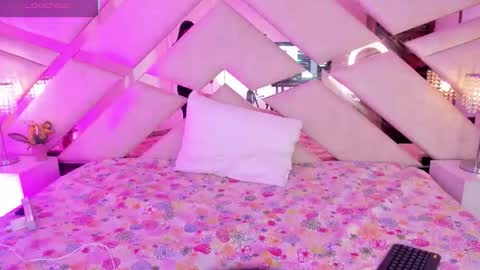 Snapshot of megan_devon chatting on 11-21-25, 12:26 online show from 11-21-25, 12:26