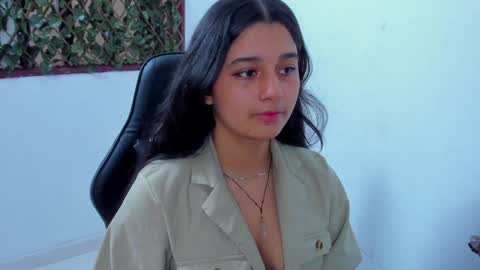 megan white 01  online show from 12-05-24, 08:00