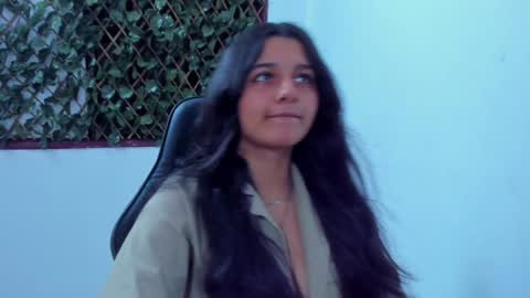 megan white 01  online show from 12-05-24, 11:07