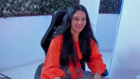 megan white 01  online show from 01-28-25, 05:32