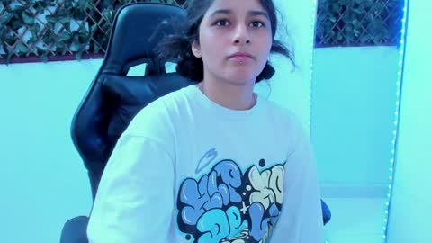 megan white 01  online show from 02-06-25, 11:43