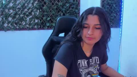 megan white 01  online show from 03-06-25, 04:30