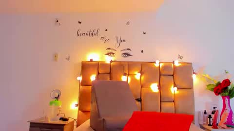 megan white 01  online show from 09-12-25, 01:38