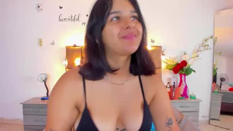 megan white 01  online show from 09-24-25, 07:39