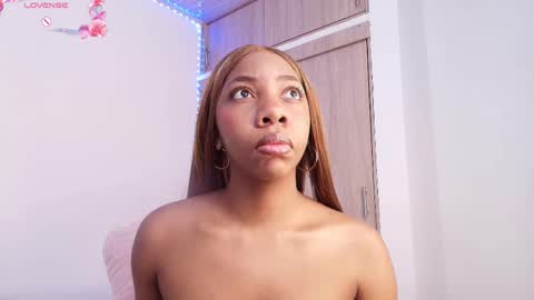 Snapshot of meganbarko chatting on 11-25-25, 10:37 megan online show from 11-25-25, 10:37