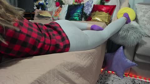 Nicki--------- Welcome to my Room online show from 01-18-25, 06:10