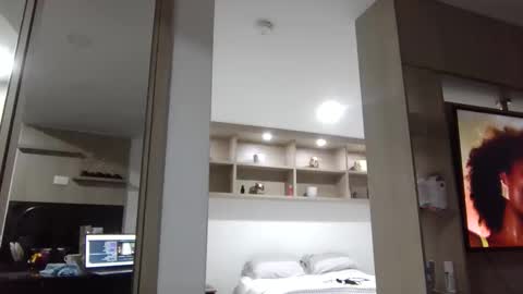 megan        online show from 10-11-25, 03:50