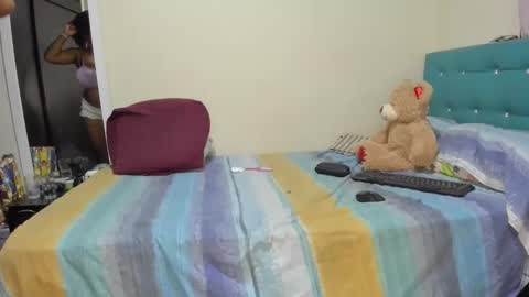 Snapshot of meganhotxx2 chatting on 12-20-25, 04:30 megan online show from 12-20-25, 04:30