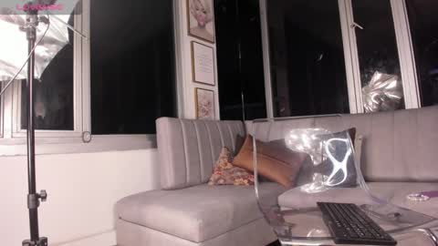 Snapshot of megann__sweet chatting on 02-11-25, 10:37 Mara online show from 02-11-25, 10:37