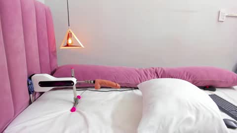 Megan  online show from 10-15-25, 08:09