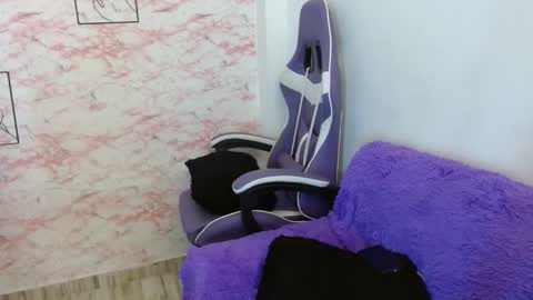 Snapshot of megansweet2 chatting on 10-27-25, 12:09 megansweet2 online show from 10-27-25, 12:09