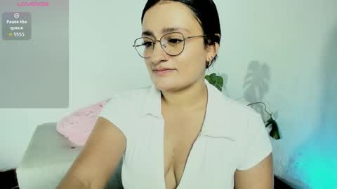 Snapshot of meghan22_ chatting on 09-28-25, 05:24 Meghan online show from 09-28-25, 05:24