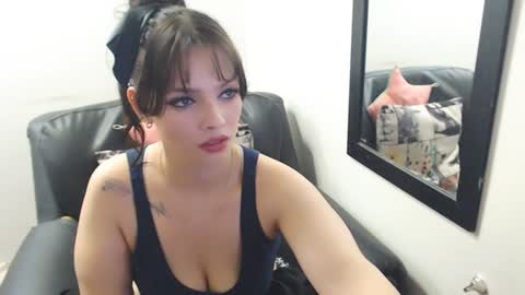 Snapshot of meghan_cherrys chatting on 12-24-24, 01:49 meghan online show from 12-24-24, 01:49