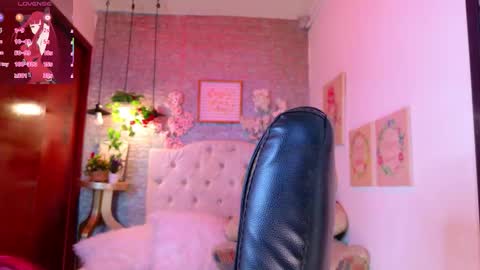 Snapshot of meghan_nill chatting on 02-25-26, 03:05 Meghan online show from 02-25-26, 03:05