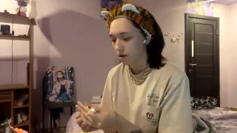 Snapshot of meglusardi chatting on 11-24-25, 12:16 Megan online show from 11-24-25, 12:16