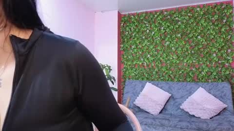 Snapshot of mei_naughtycat chatting on 02-04-26, 08:25 Mei online show from 02-04-26, 08:25