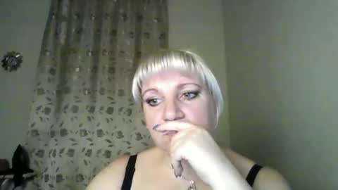 Snapshot of meilomawesa chatting on 10-22-25, 09:36 MeilomaWesa online show from 10-22-25, 09:36