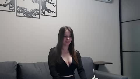 Snapshot of meladams chatting on 01-11-25, 08:10 meladams online show from 01-11-25, 08:10