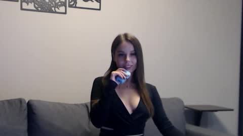 Snapshot of meladams chatting on 09-18-25, 08:33 meladams online show from 09-18-25, 08:33