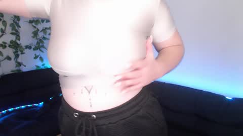 Snapshot of melanie_kissx chatting on 02-06-25, 11:10 Melanie kissx online show from 02-06-25, 11:10