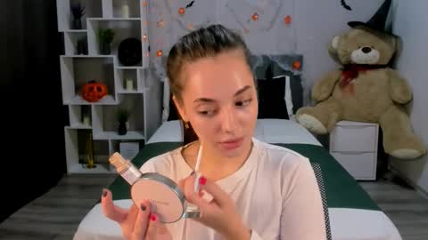 MelanieAlves online show from 10-15-25, 12:38