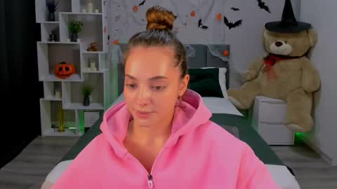 MelanieAlves online show from 10-20-25, 06:08