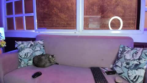 Melanie Roux online show from 10-13-25, 07:36