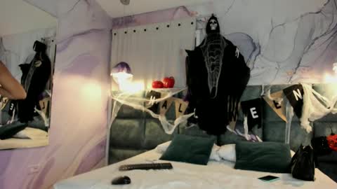 Melanie Roux online show from 10-29-25, 11:34